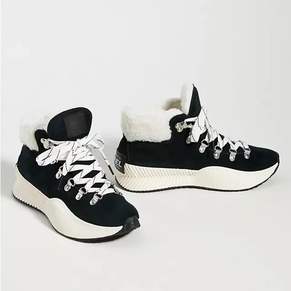 NWT SOREL Out N About Conquest Boots